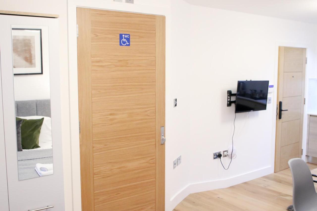 Lovely With Access For Wheel-chairs In Sydenham Apartament