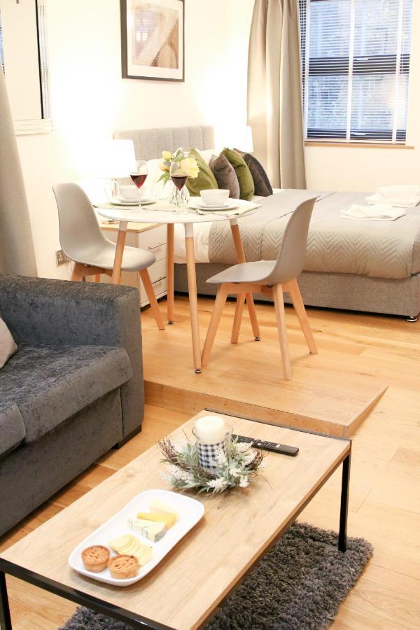 Lovely With Access For Wheel-chairs In Sydenham Apartament *