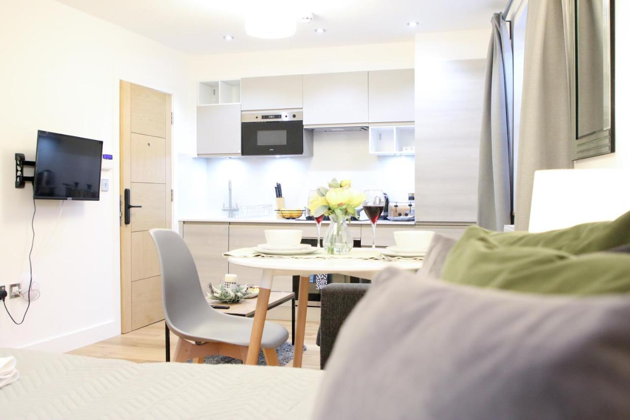 Lovely With Access For Wheel-chairs In Sydenham Apartament *