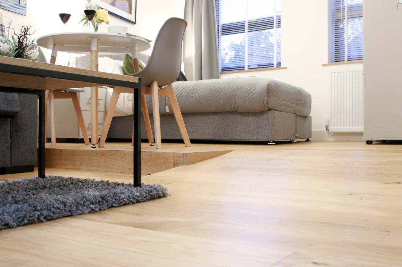 Lovely With Access For Wheel-chairs In Sydenham Apartament